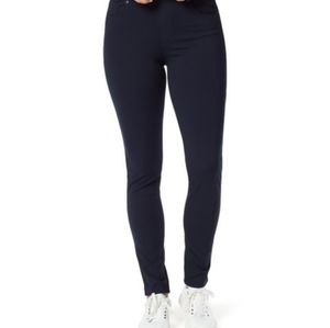 Blue Gloria Vanderbilt Avery Pull On Pant. NWOT